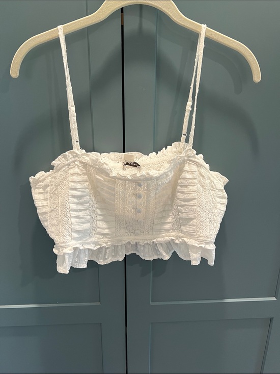 American Eagle Outfitters Tops - American Eagle 100% Cotton White Ruffled Eyelet Cropped Cami